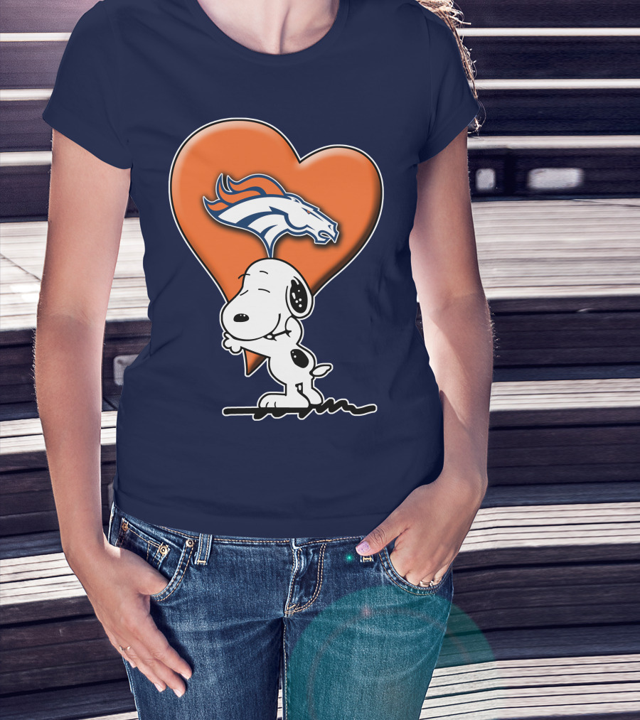 Snp V1 Denver Broncos Snoopy Hugging Heart T-Shirt