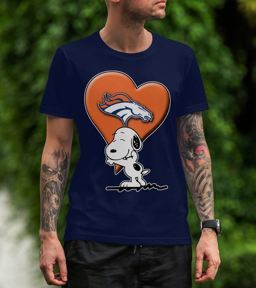 Snp V1 Denver Broncos Snoopy Hugging Heart T-Shirt