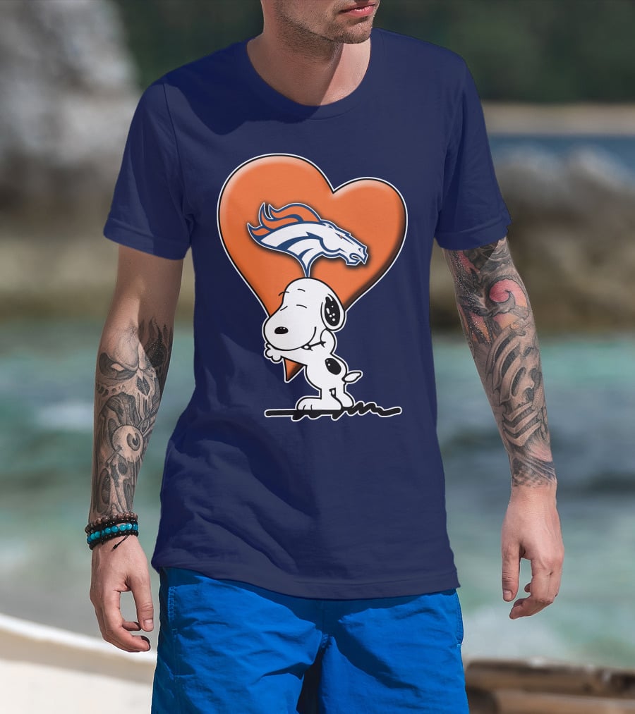 Snp V1 Denver Broncos Snoopy Hugging Heart T-Shirt