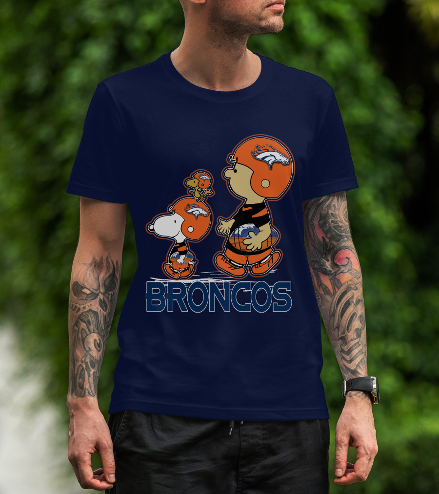 Snpfootball Denver Broncos Peanuts Characters Helmet T-Shirt