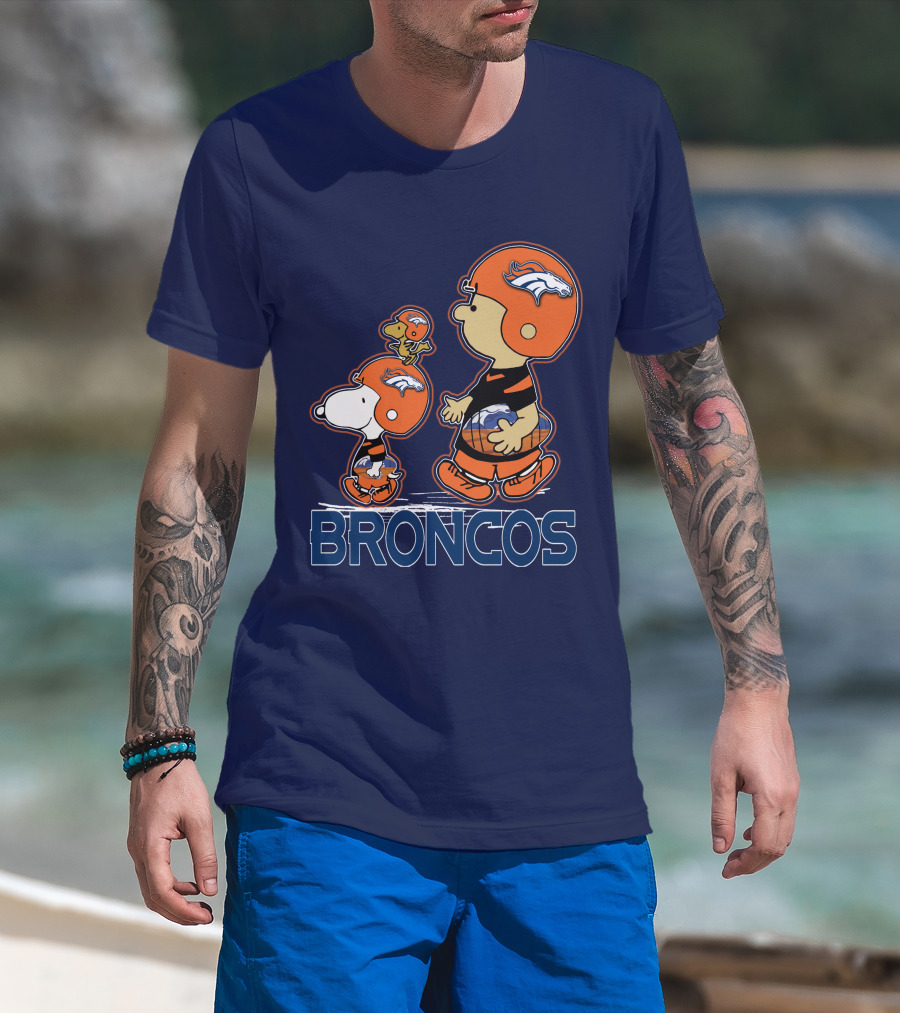 Snpfootball Denver Broncos Peanuts Characters Helmet T-Shirt