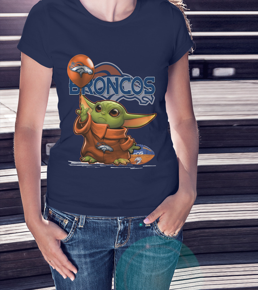 Yoda V1 Denver Broncos Alien Holding Balloon And Football T-Shirt