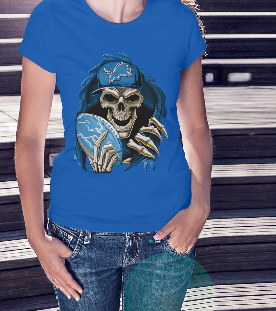 Skullbong Detroit Lions Skeleton Holding Football In Detroit Lions Cap T-Shirt
