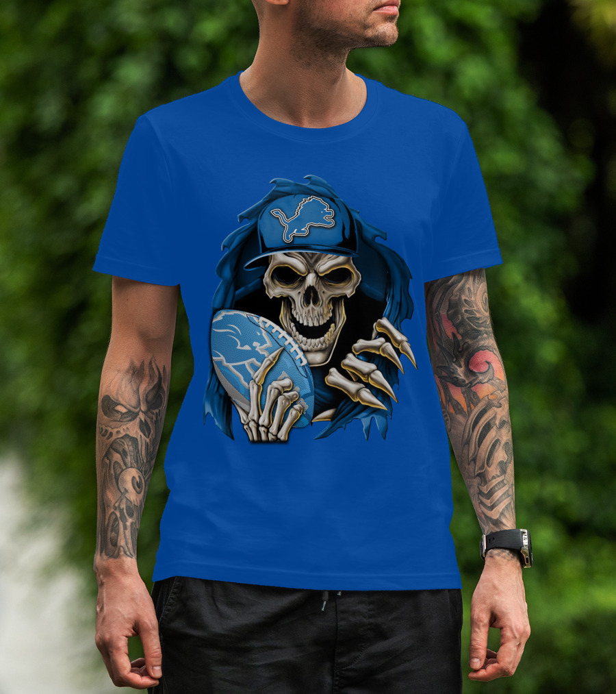 Skullbong Detroit Lions Skeleton Holding Football In Detroit Lions Cap T-Shirt