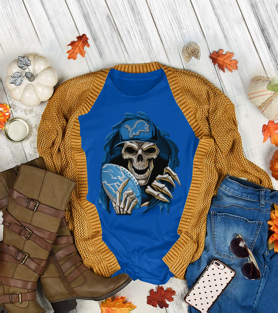 Skullbong Detroit Lions Skeleton Holding Football In Detroit Lions Cap T-Shirt