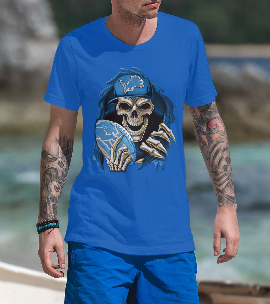 Skullbong Detroit Lions Skeleton Holding Football In Detroit Lions Cap T-Shirt