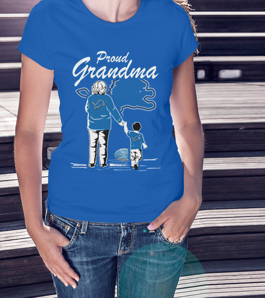 Proud Grandma Detroit Lions Fan With Child And Football With Lion T-Shirt