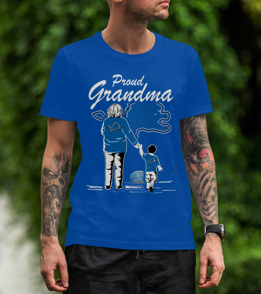 Proud Grandma Detroit Lions Fan With Child And Football With Lion T-Shirt