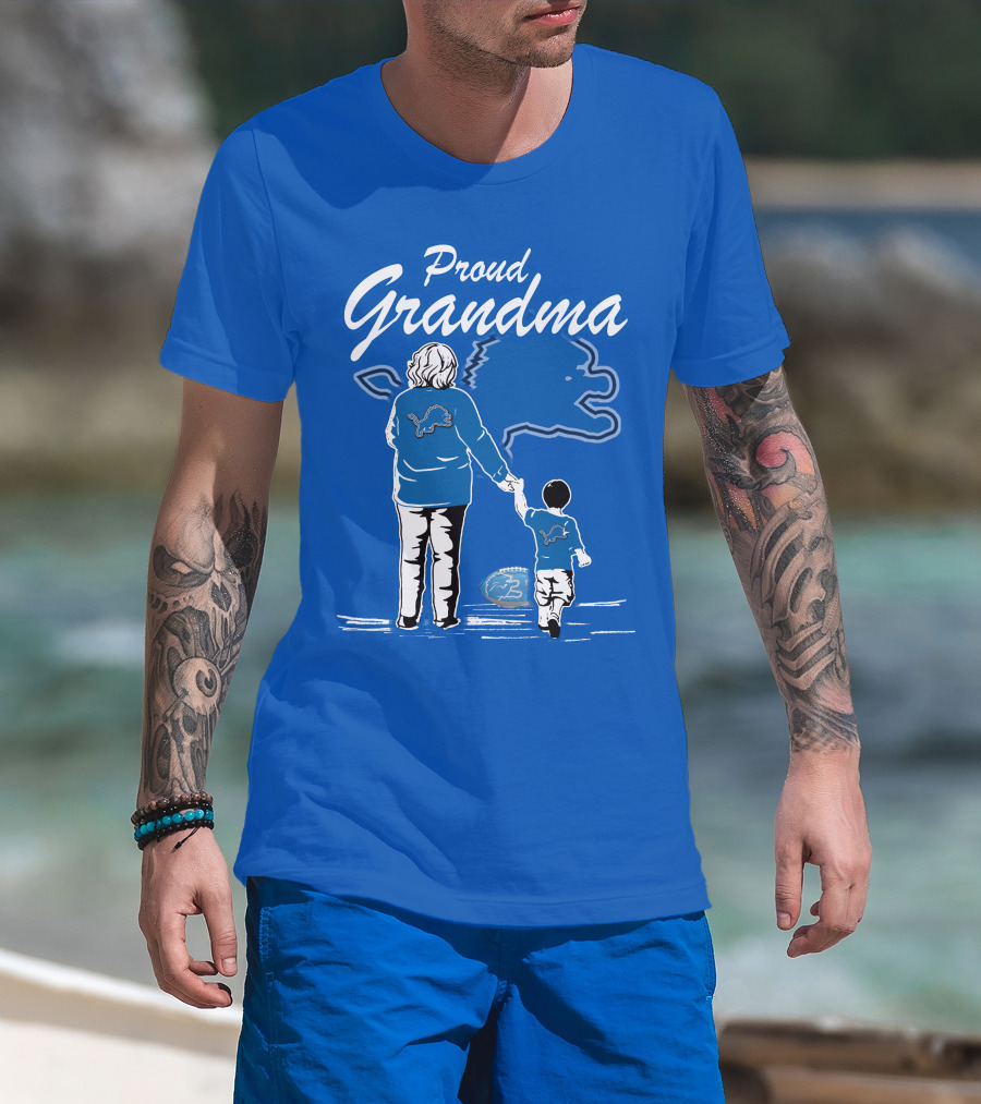 Proud Grandma Detroit Lions Fan With Child And Football With Lion T-Shirt