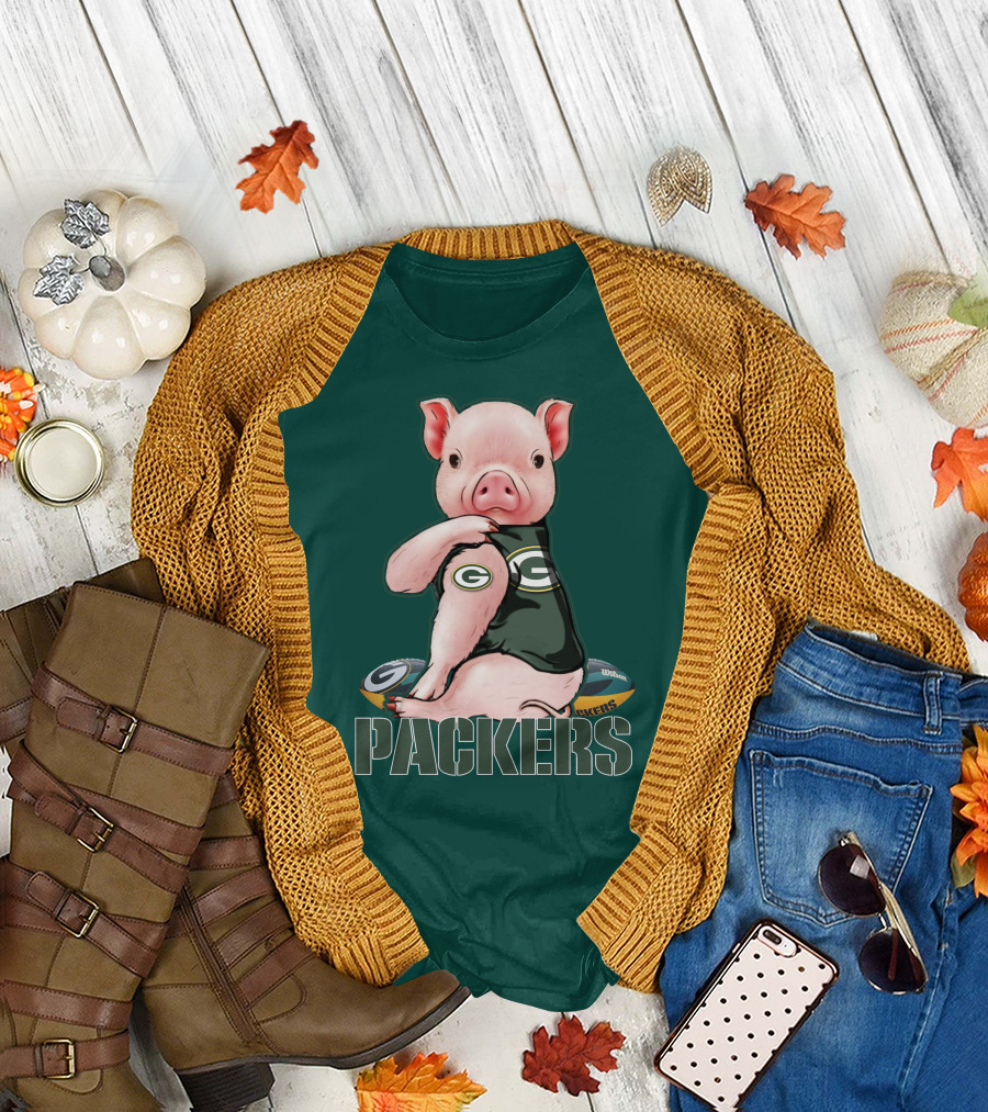 Green Bay Packers Pig Holding Football T-Shirt