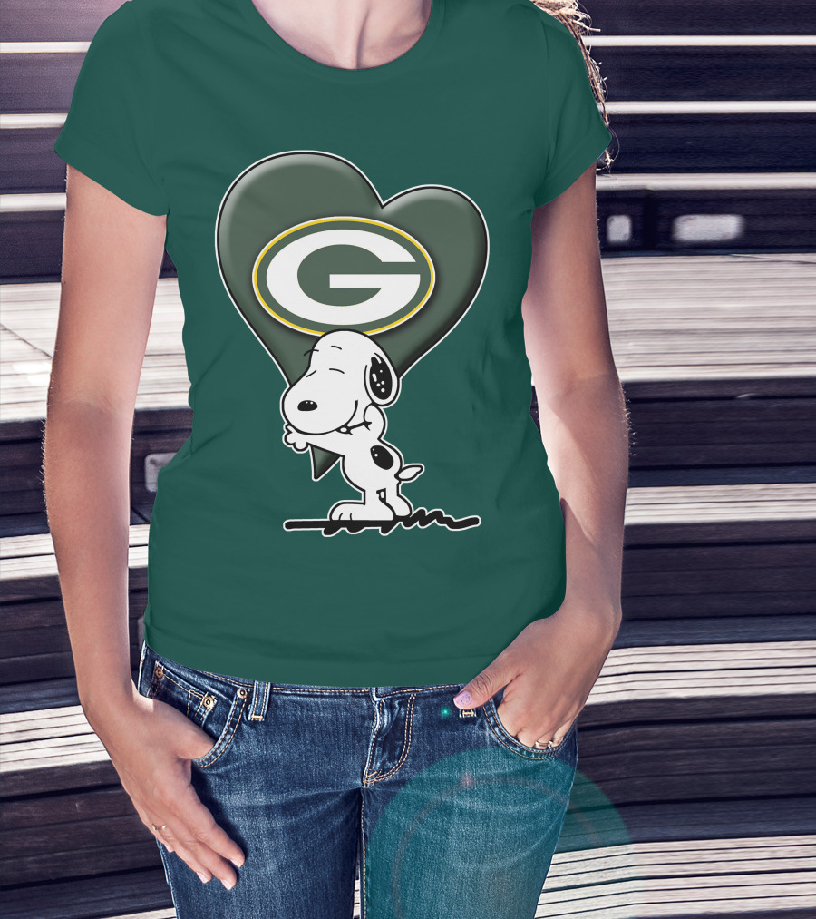 Snoopy Hugging Heart With Green Bay Packers T-Shirt
