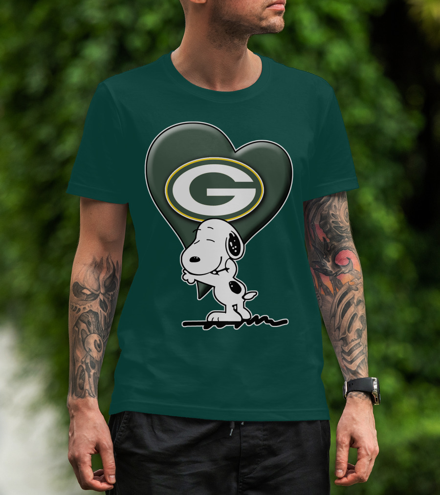 Snoopy Hugging Heart With Green Bay Packers T-Shirt