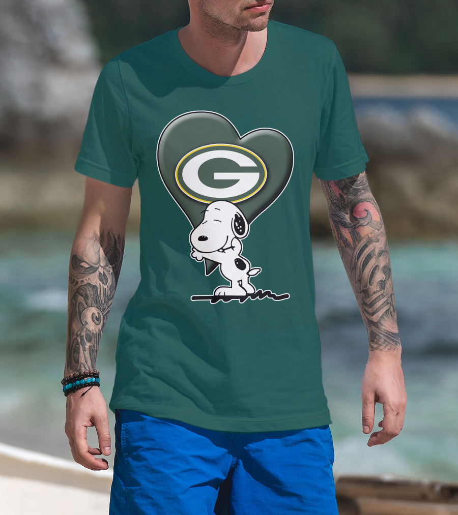 Snoopy Hugging Heart With Green Bay Packers T-Shirt