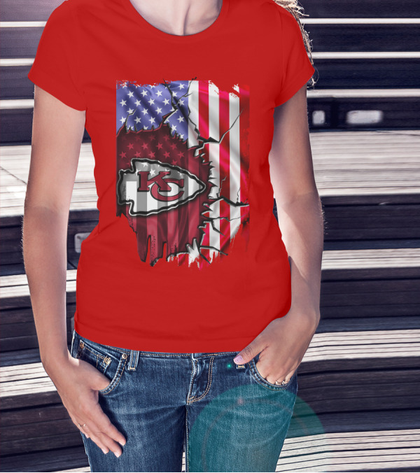Kansas City Chiefs Logo With American Flag Background T-Shirt