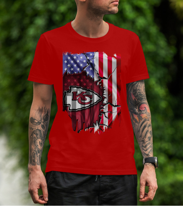 Kansas City Chiefs Logo With American Flag Background T-Shirt