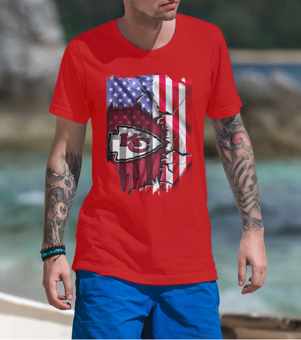 Kansas City Chiefs Logo With American Flag Background T-Shirt