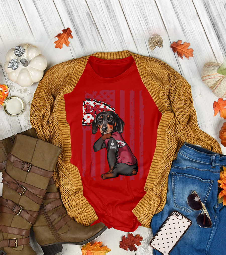 Dachshund I Love Mom Kansas City Chiefs Fan Flag T-Shirt
