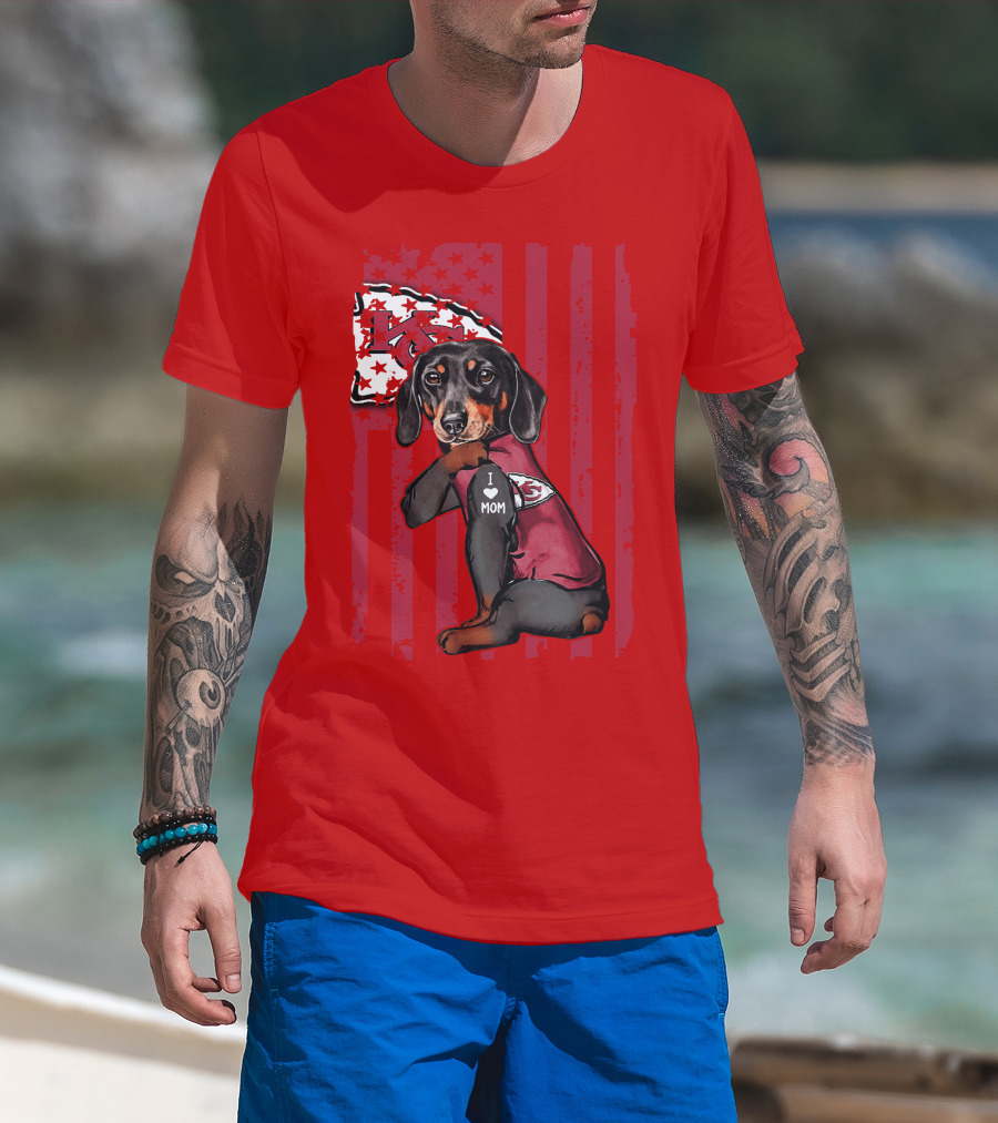 Dachshund I Love Mom Kansas City Chiefs Fan Flag T-Shirt
