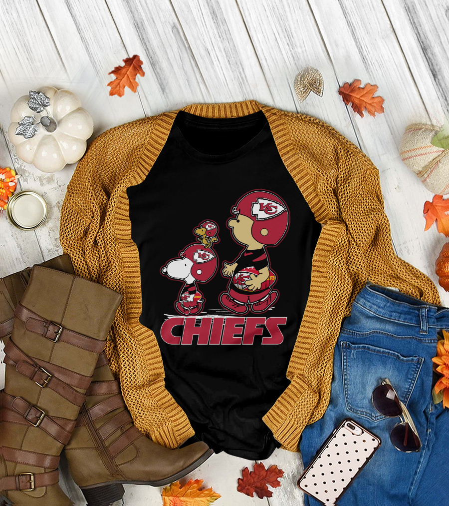Snpfootball Peanuts Kansas City Chiefs NFL Charlie Brown Snoopy Woodstock Chiefs T-Shirt