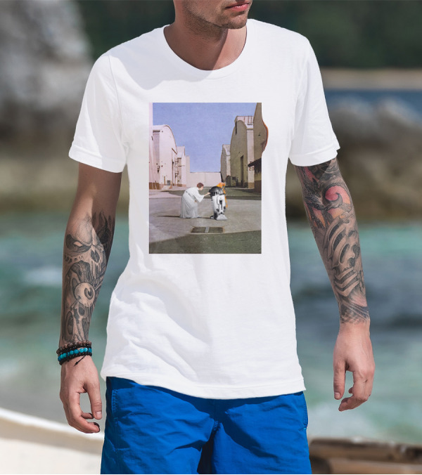Wish You Were Leia With Princess And Droid In Iconic Courtyard Scene T-Shirt