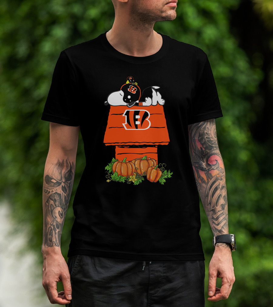 Cincinnati Bengals Snoopy Doghouse Pumpkin Halloween T-Shirt