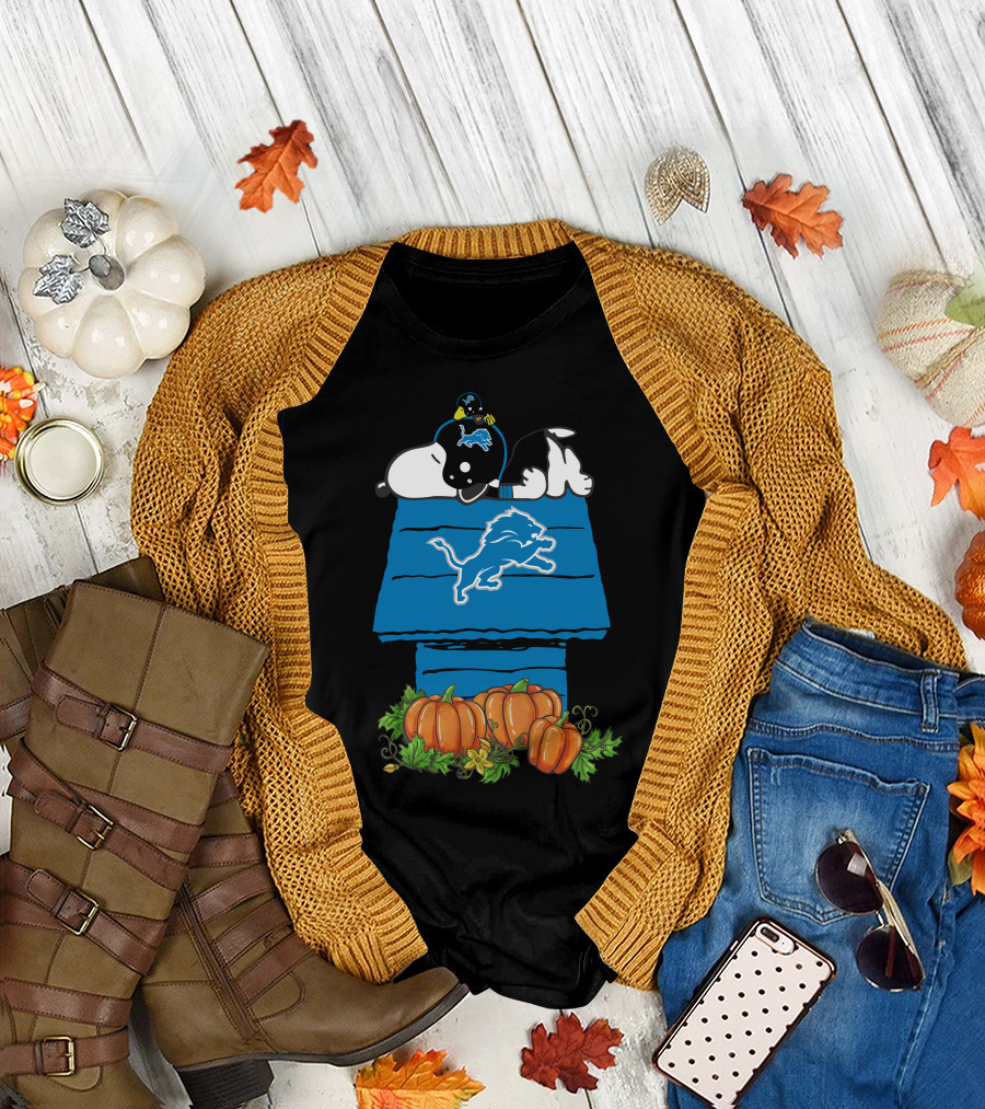 Detroit Lions Snoopy Pumpkin Halloween Peanuts Football Charlie Brown Doghouse T-Shirt