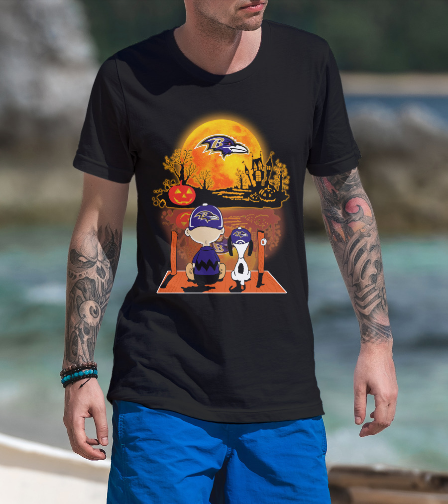 Baltimore Ravens Snoopy And Charlie Brown Halloween Moon Pumpkin Scene T-Shirt