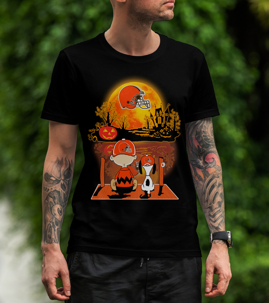Cleveland Browns Halloween Snoopy Charlie Brown Pumpkin Moon Scene T-Shirt