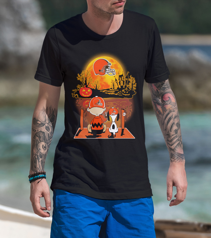Cleveland Browns Halloween Snoopy Charlie Brown Pumpkin Moon Scene T-Shirt