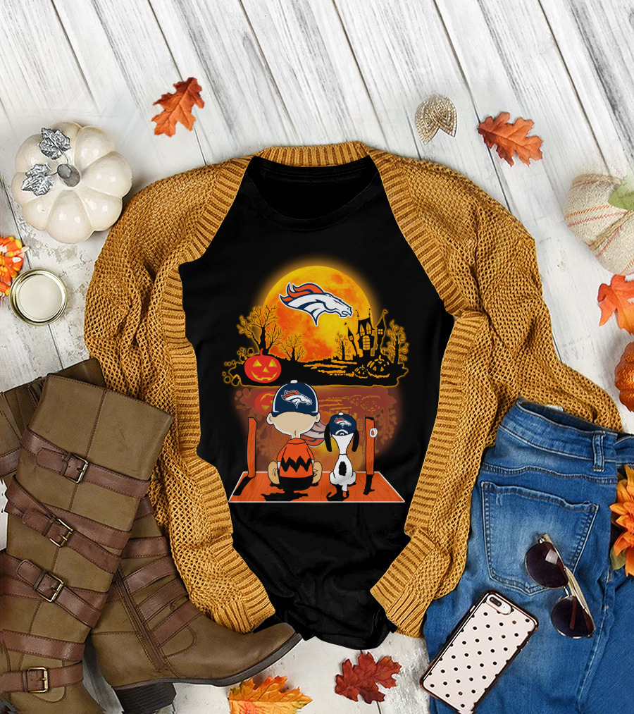 Denver Broncos Snoopy and Charlie Brown Halloween Pumpkin Moon Scene T-Shirt