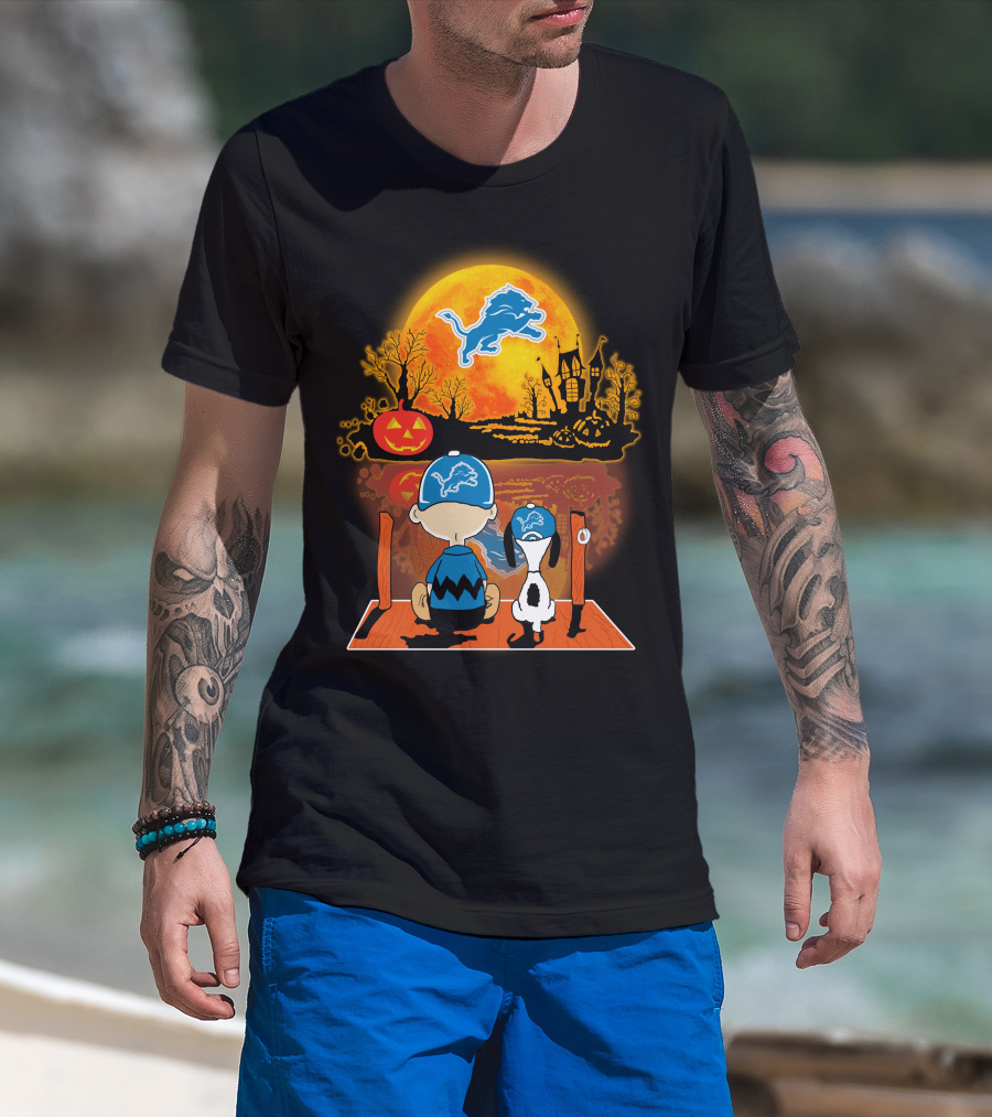 Detroit Lions Snoopy Charlie Brown Halloween Pumpkin Moon Scene T-Shirt