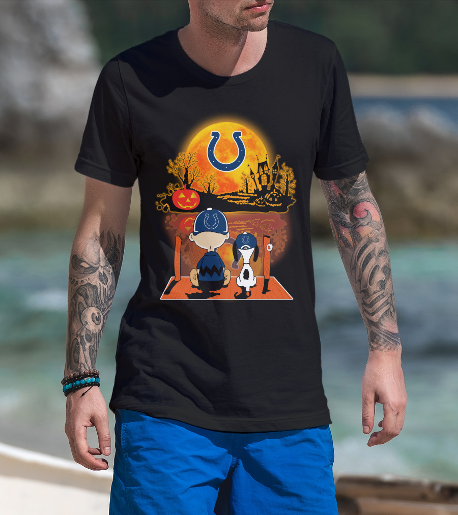 Indianapolis Colts Snoopy And Charlie Brown Halloween Pumpkin Night Scene T-Shirt