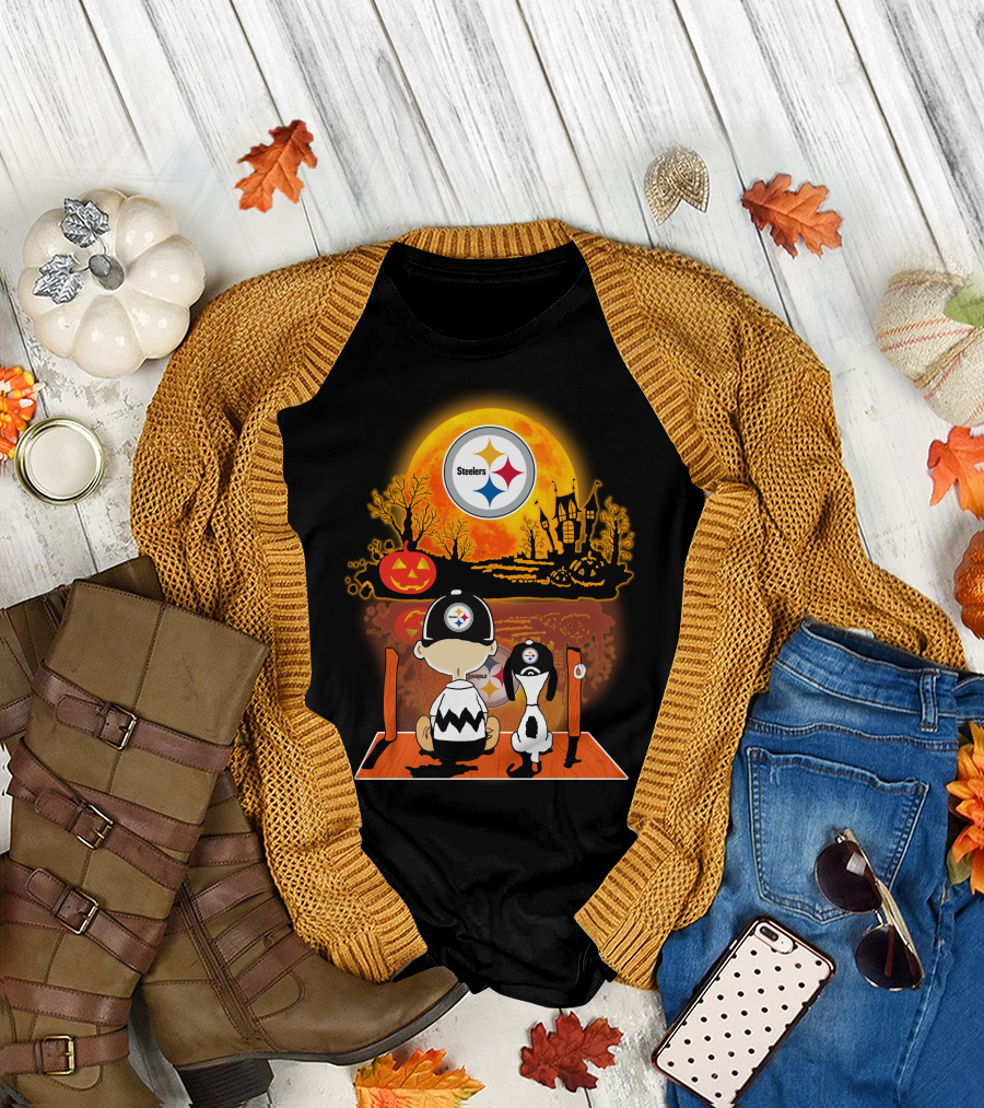Pittsburgh Steelers Snoopy Charlie Brown Halloween Pumpkin Moon House T-Shirt