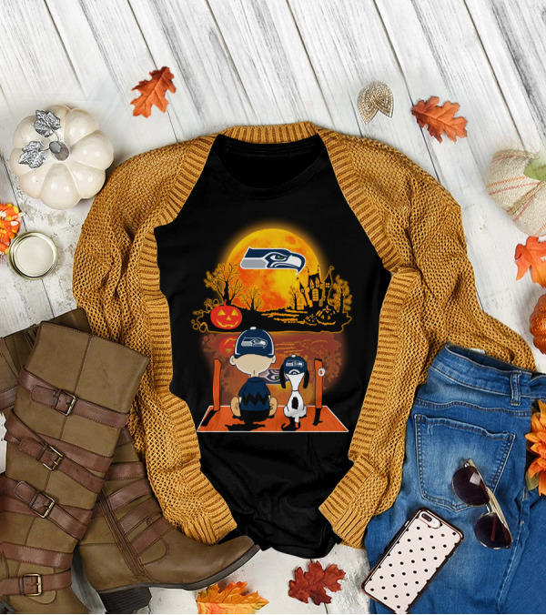 Seattle Seahawks Snoopy Charlie Brown Pumpkin Halloween Night Moon T-Shirt