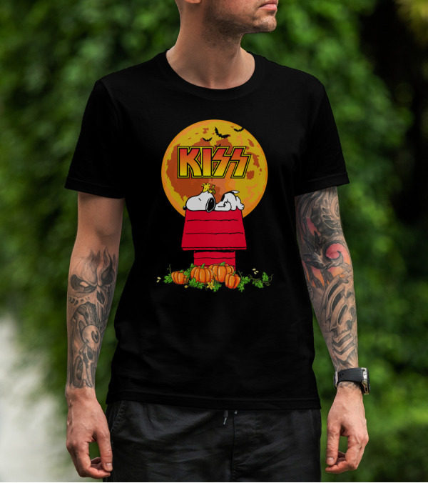 KISS Snoopy Halloween Pumpkin Moon Scene T-Shirt