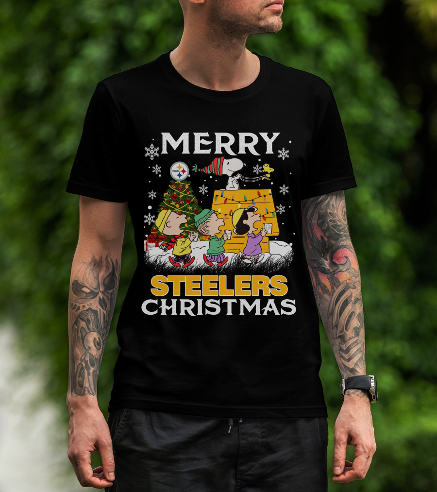 Merry Christmas Steelers Snoopy Peanuts Characters Weihnachten T-Shirt