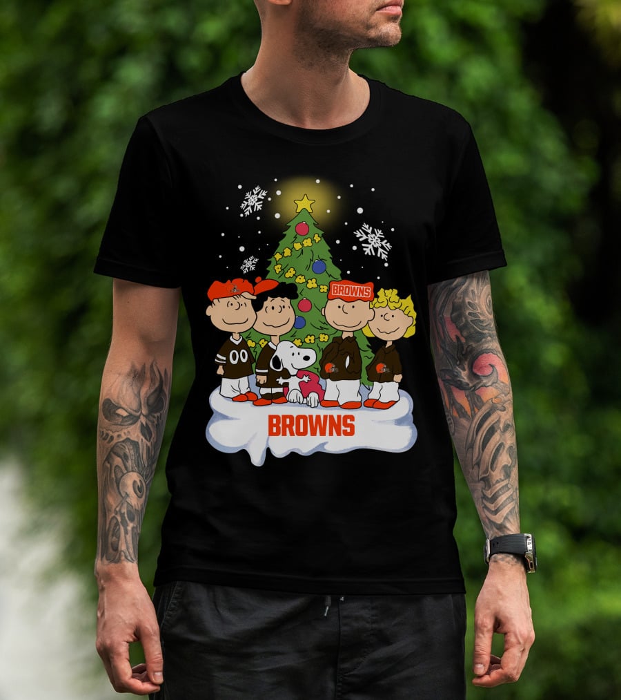 Snoopy Christmas Cleveland Browns Peanuts Characters Holiday Scene T-Shirt