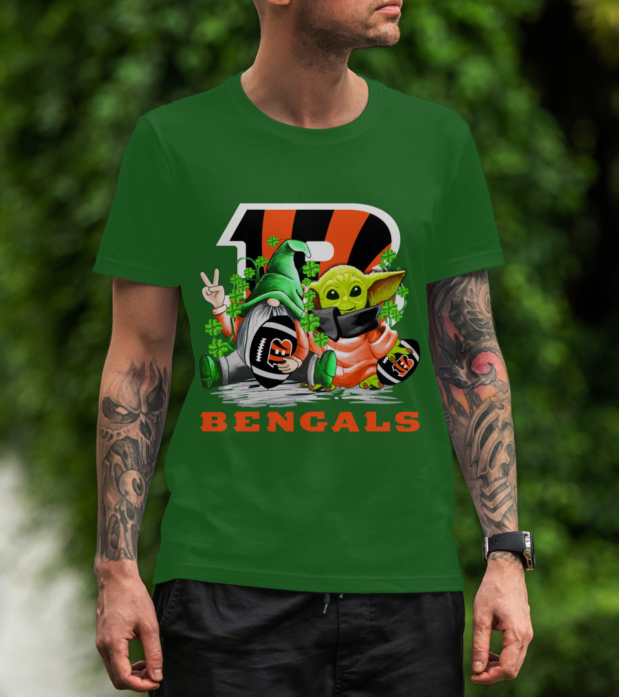 Cincinnati Bengals St. Patrick's Day Gnome And Baby Yoda Football T-Shirt