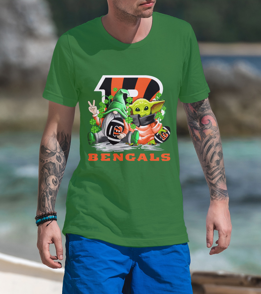 Cincinnati Bengals St. Patrick's Day Gnome And Baby Yoda Football T-Shirt