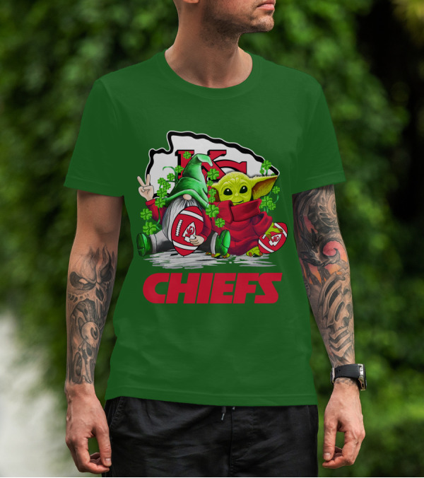 Kansas City Chiefs St. Patrick's Day Football Gnome And Baby Alien T-Shirt