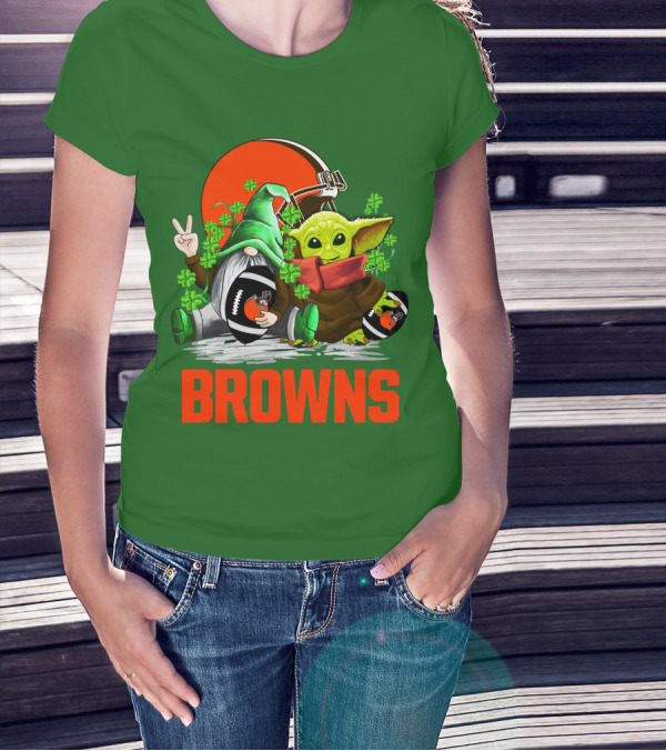Cleveland Browns Football St. Patrick's Day Gnome And Baby Yoda T-Shirt