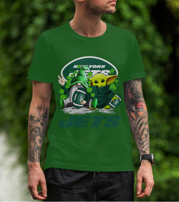 New York Jets Football St. Patrick's Day Baby Yoda And Gnome With Shamrocks T-Shirt
