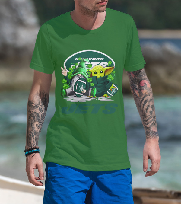 New York Jets Football St. Patrick's Day Baby Yoda And Gnome With Shamrocks T-Shirt