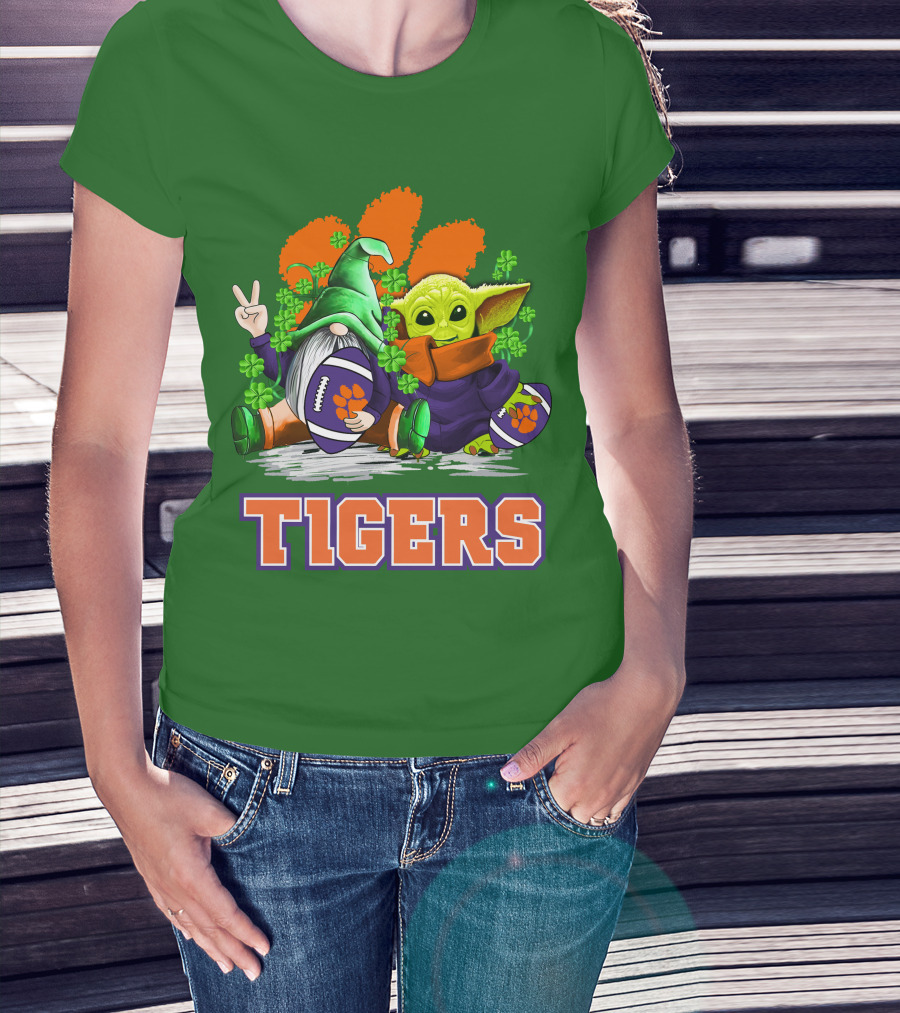 Clemson Tigers St. Patrick’s Day Football Gnome And Baby Yoda T-Shirt