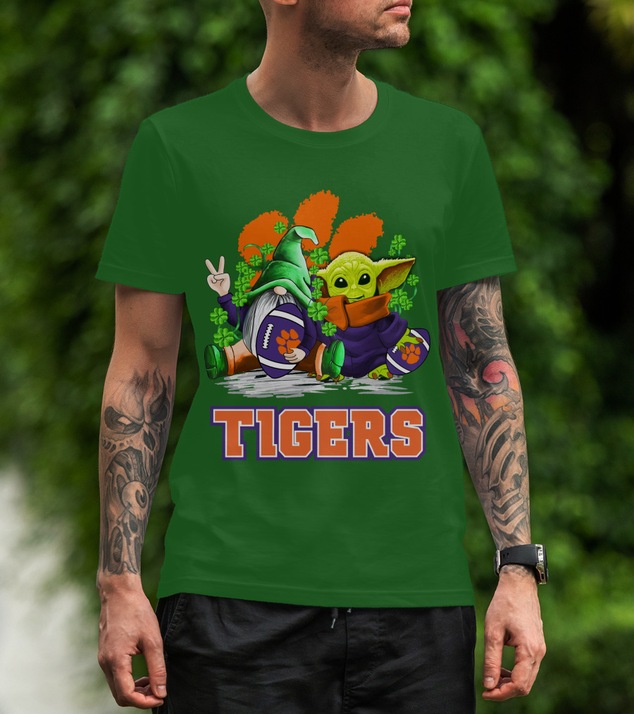 Clemson Tigers St. Patrick’s Day Football Gnome And Baby Yoda T-Shirt