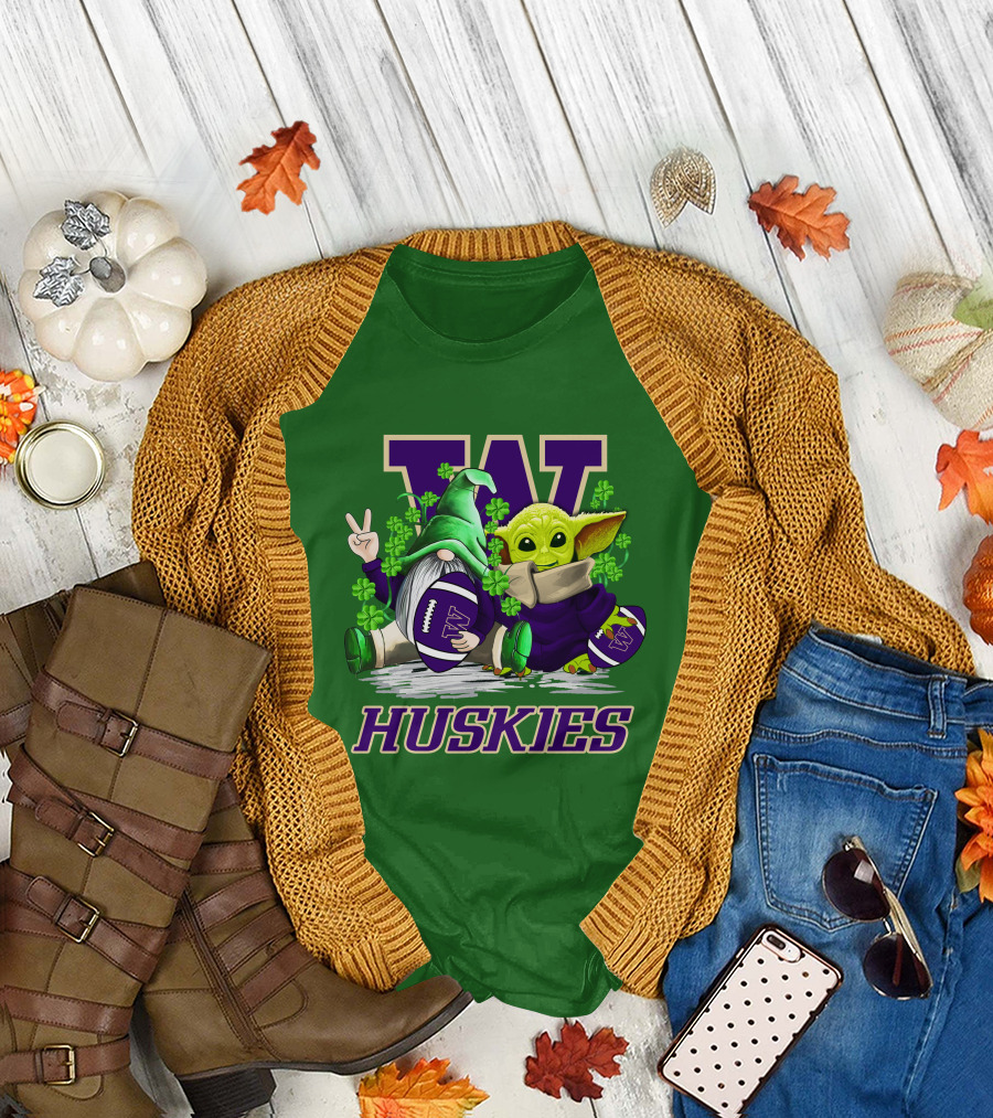 Washington Huskies Football St. Patrick’s Day Gnome and Baby Yoda with Shamrocks T-Shirt