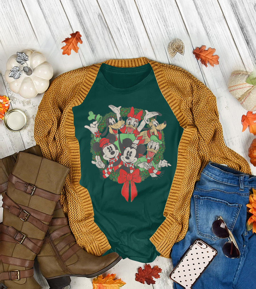 Disney Holiday Wreath Mickey Minnie Goofy Pluto Donald Christmas T-Shirt