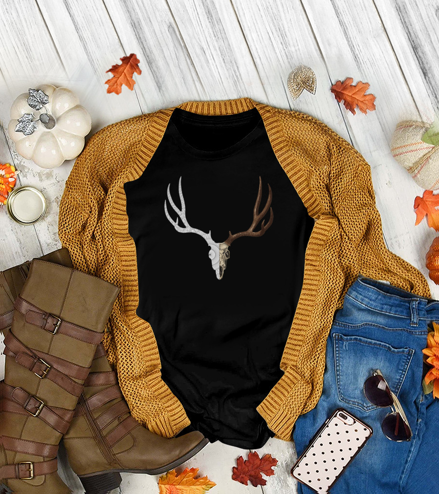 Deer Skull Polytope Antler Symmetry Art with Geometric and Organic Contrast T-Shirt