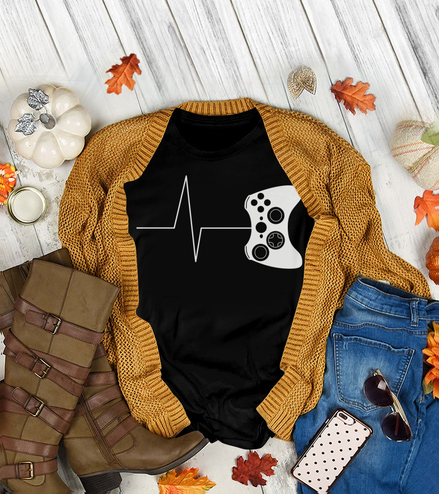 Electrocardiogram Heartbeat Game Controller Gamer Pun T-Shirt