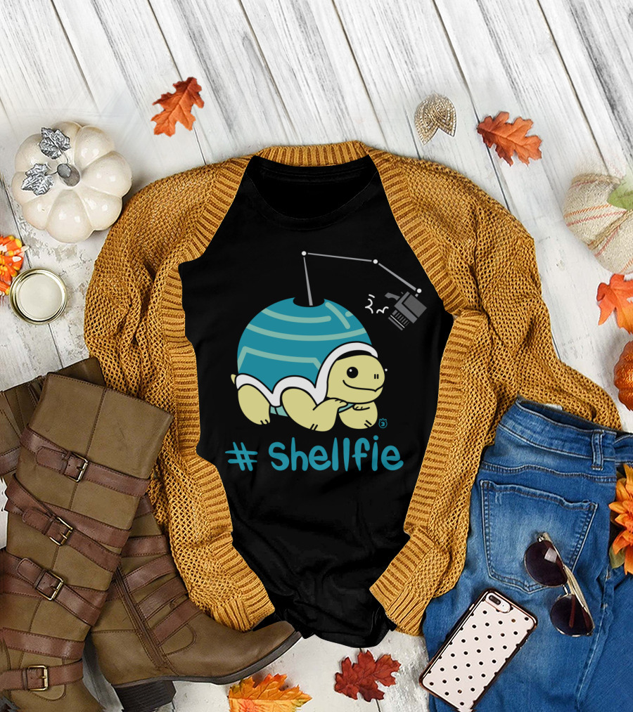 Shellfie Cute Turtle Taking Selfie with Camera on Stick T-Shirt